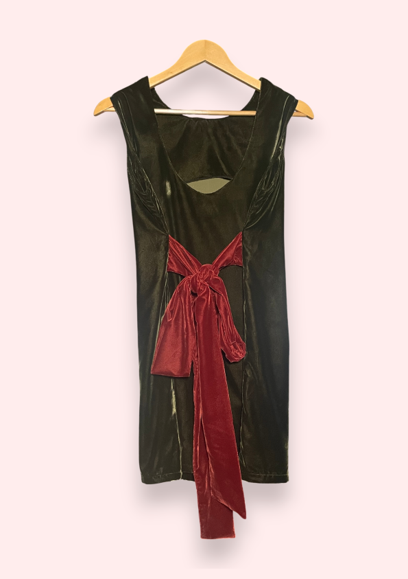 Robe bow Primary image