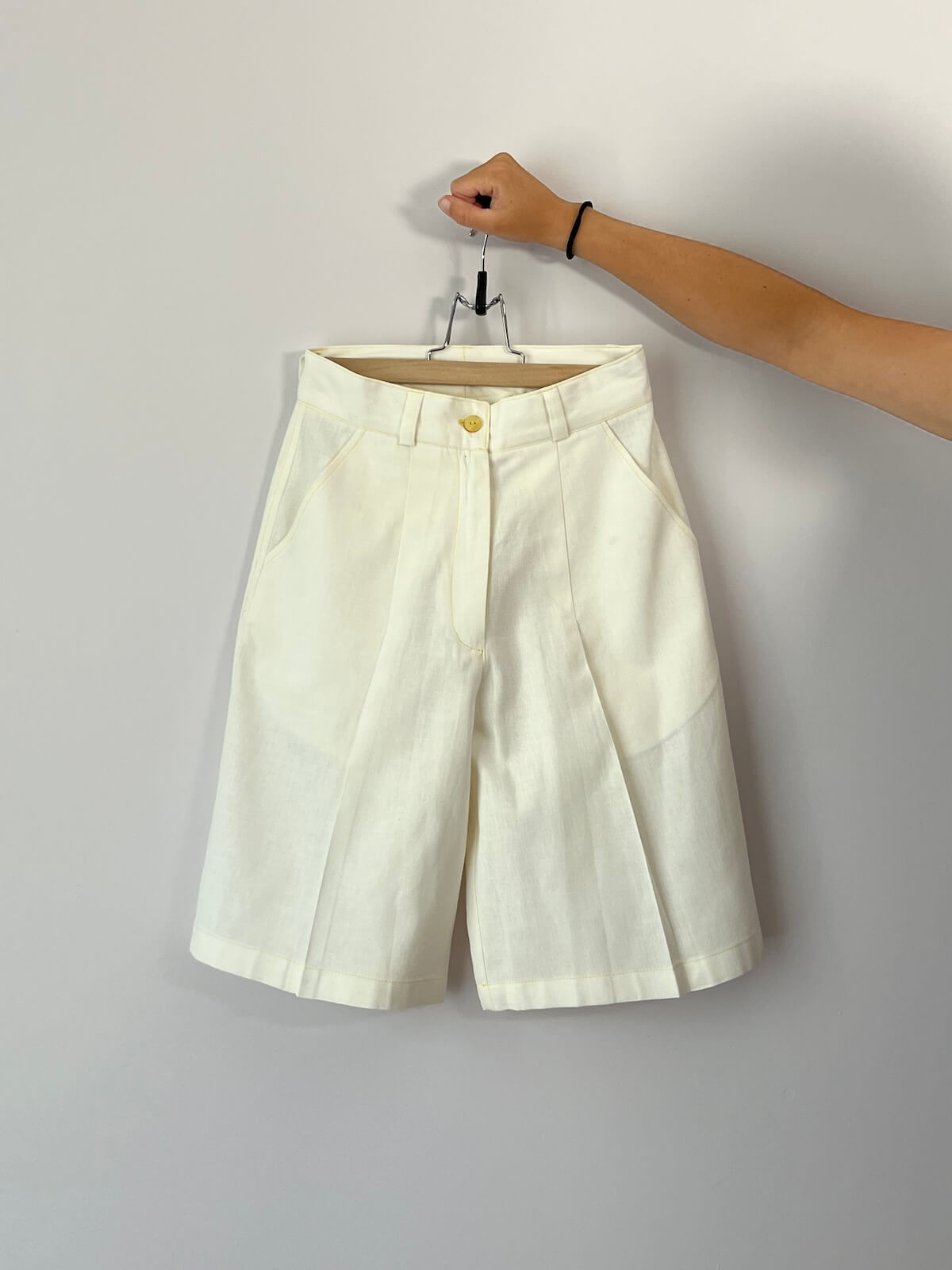 lanamour white short